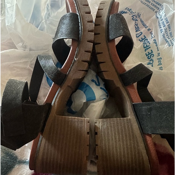 Sandals - Picture 2 of 5